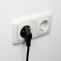 Kabel ACT STROOM C13 recht - CEE7/7 zwart 2.0 meter-1