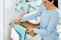 Handdoekhouder tesa® Smooz twee-armig hoogglans verchroomd metaal zelfklevend-1